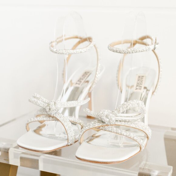 Badgley Mischka Effie White Satin Heels 8.5 Bow Women's Ankle Strap Sandal - Picture 15 of 16